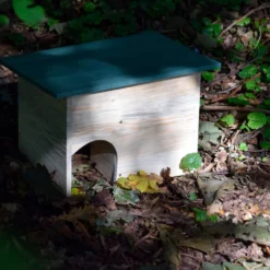 Igelhaus Mit Grünem Dach (Bausatz) | Nisthilfen Von Dobar 7 Igelhaus Mit Grünem Dach (Bausatz) | Nisthilfen Von Dobar -Angebote Pflanzen Glanz Store 550506 Igelhaus mit gruenem Dach Bausatz 22222e dr 2