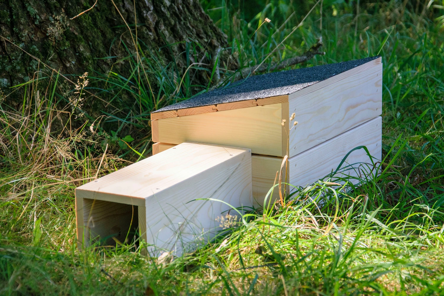 Igelhaus Mit Schwarzem Dach | Nisthilfen Von Dobar 2 Igelhaus Mit Schwarzem Dach | Nisthilfen Von Dobar – Bild 2